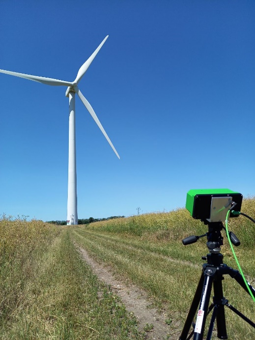 Investigation of dynamic deformations on wind turbines